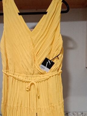 Simply Vera Vera Wang Yellow Pleated V-Neck Summer Dress with Waist Tie